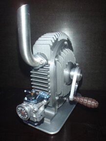 Velký (výška 25cm) výukový model Wankelova motoru - 8