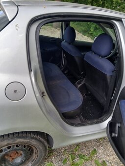 Predám peugeot206 na náhradné diely - 8
