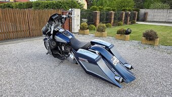 Harley Street Glide - 8