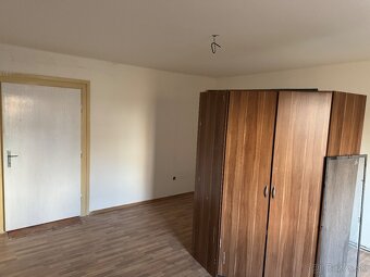 Dom iba 10 minút od centra Košíc–22 árovi pozemok - 8