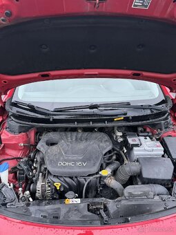 Hyundai i30 Hatchback 1.6 MPI Benzín, 88kW - 8