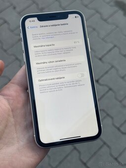 iPhone 11 64GB white - 8