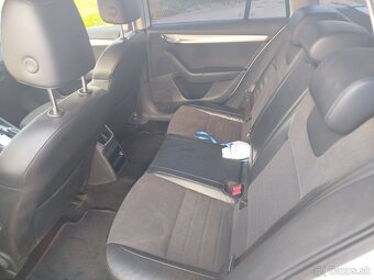 Škoda Octavia Combi 2.0 TDI Elegance/Style DSG - 8