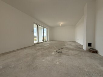 NOVOSTAVBA - ZLATÉ MORAVCE - 8