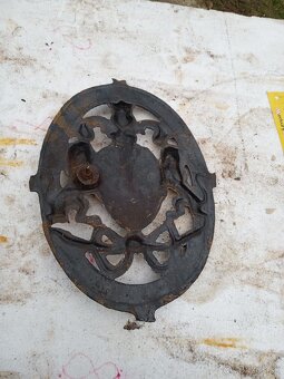 Liatinová ozdoba staré náradie - 8