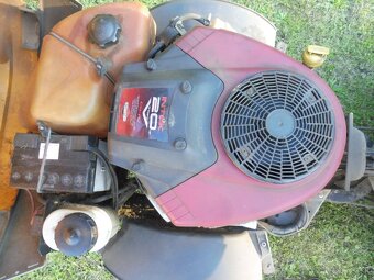 predám kosačku STIGA. rider má pohon 4x4, profesional - 8