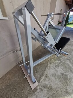 Legpress šikmý 45° s vodiacimi kolieskami - 8