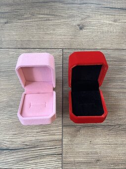 Uplne nove nausnicky Chanel v zlatej farbe v krabicke - 8