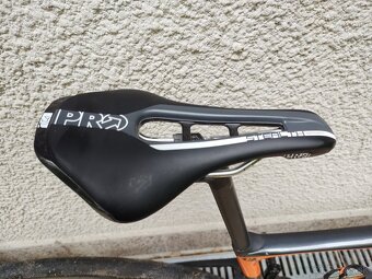 Cestny karbonovy bicykel Giant Defy Advanced 2 - 8