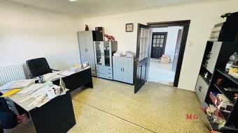 Na predaj rodinný dom Malé Uherce vhodný aj na podnikanie - - 8