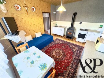 RODINNÝ DOM S GARÁŽOU, LETNOU KUCHYŇOU A POZEMKOM 1130M2, SE - 8