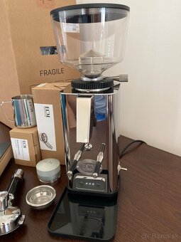 Predam espresso kavovar ECM Casa V s mlyncekom a vybavou - 8