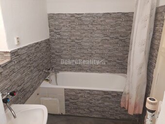 DOBRÉ REALITY -  na prenájom 2-izbový tehlový byt s balkónom - 8