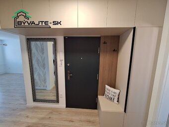 REZERVOVANÉ Dvojizbový byt s lódžiou a komorou na sídlisku - 8
