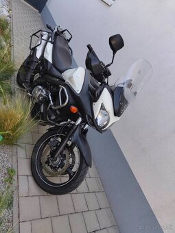 Suzuki DL650A V-Strom - 8