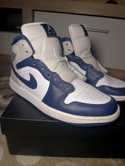 Nike Air Jordan 1 Mid - 8