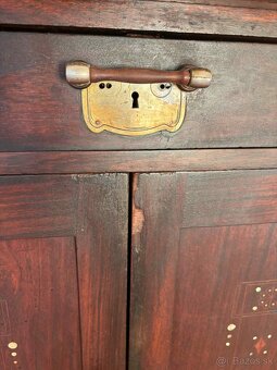 Predám secesny príborník s mramorom - 8