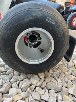 Motokára Gillard - 8