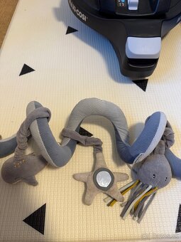 Sedačka vajíčko MAXI-COSI Pebble 360 + Isofix FamilyFix 360 - 8