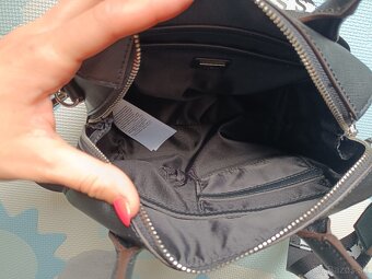 Cierna kabelka Guess - 8