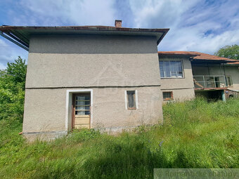 Dom na výnimočnom pozemku o rozlohe 15975m2 s prekrásnym v - 8