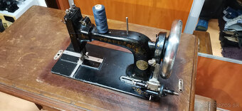 Starožitný šijací stroj značky PFaFF - 8