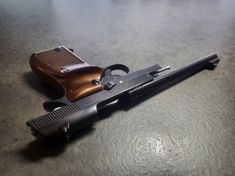 PIŠTOĽ UNIQUE MODEL D6 - 22.LR - 8