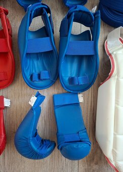Kompletná súprava chráničov na karate M/L - 8