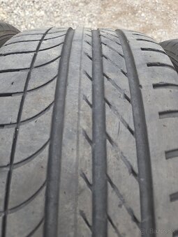 Pneu 245 40 R19 GoodYear Eagle F1 - 8