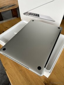 MacBook Pro 15 touchbar (2019) i7 2,6GHz, 16GBram, 256GBssd - 8