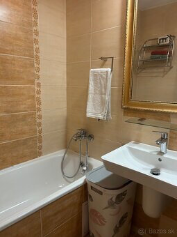 PREDÁM EXKLUZÍVNY-KLIMATIZOVANÝ 2 izbový byt,64 m2, Sekčov - 8