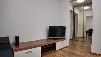 Pre párov: Zariadený 2i byt s internetom a TV na Novej Vsi - 8