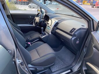 Toyota Corolla Verzo - 8