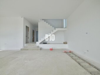 Exkluzívny 5i rodinný dom s bazénom na Čermáni - Štýlové býv - 8