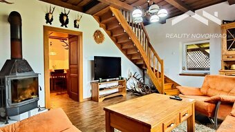 Vidiecke sídlo na polosamote Ábelovských Lazov - 8