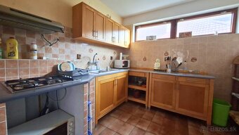 REZERVOVANÉ: Na prenájom viacgeneračný rodinný dom vo Veľkýc - 8