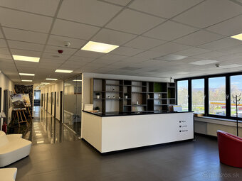 Prenájom showroomu 734m² v obchodnom centre NEW LIVING CENTE - 8