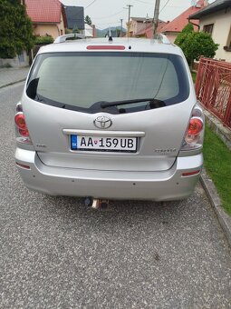 Toyota Corolla Verso - 8