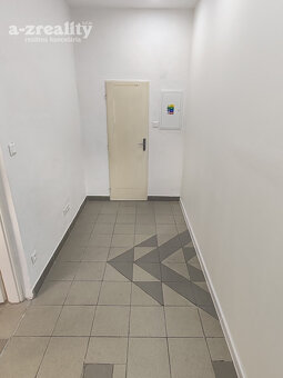 Komerčný priestor v centre Komárna na prenájom - 8