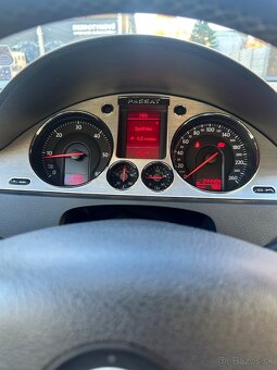 Predám VW Passat b6 2,0tdi 2009 - 8