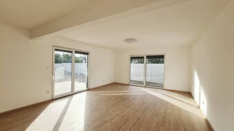 Priestranný, moderný bungalov, dokončený na kľúč / NOVOSTAVB - 8