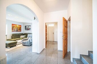 TOREA - 5i RODINNÝ DOM S BAZÉNOM NA PREDAJ - VEĽKÝ GROB - 8