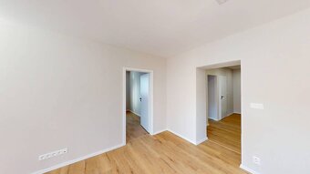ČERSTVÁ REKONŠTRUKCIA Dvojizbový byt s 2 balkónmi v centre - 8