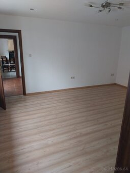 Prízemný byt v rodinnom dome s malo zahradou - 8