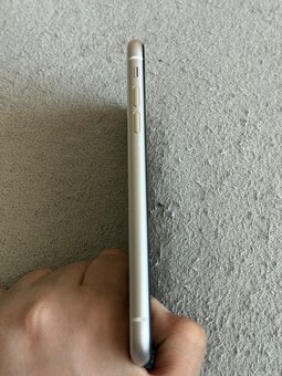 Predám Apple iPhone XR 64GB Silver Stav Nového Telefónu - 8