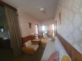 NA PREDAJ DVOJGENERAAČNÝ RODINNÝ DOM, 1100m2, PODHRADIE - 8