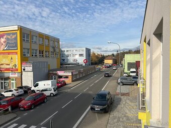 Prenajímame lukratívne obchodné priestory v centre mesta Vra - 8