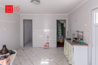 Predaj pozemku so starším RD a letnou kuchyňou - Dvory nad - 8