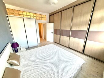 Krásny priestranný 3 izbový byt v centre BA - 8