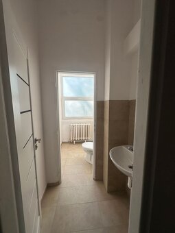 Na prenájom obchodný priestor – 50/70 m², 1. poschodie - 8